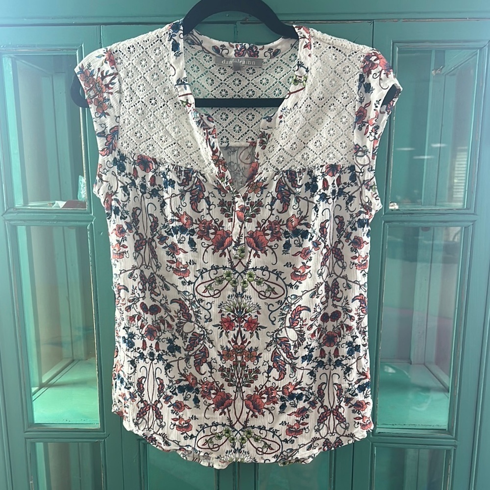 Daniel Rainn White and Red Floral crotchet Blouse